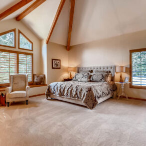 Nob Hill Trail - Huge Main Floor Master Bedroom Suite